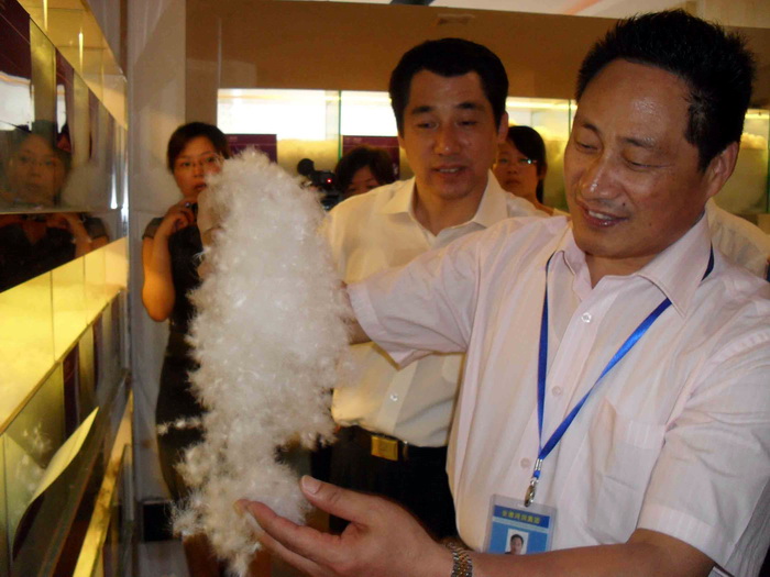 省商務(wù)廳張廳長(zhǎng)及各位領(lǐng)導(dǎo)、專(zhuān)家蒞臨公司視察指導(dǎo)